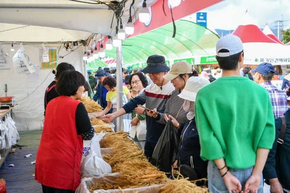 Yeongju Punggi Insam Festival (๊ฒฝ๋ถ์์ฃผ ํ๊ธฐ์ธ์ผ์ถ์ )