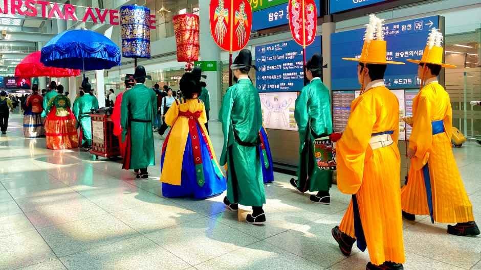 Royal Family’s Stroll 6
